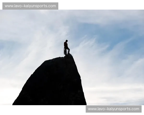 巅峰之上的权杖交接：恒大与苏宁，一个时代的背影与回响